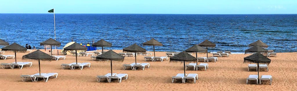 Fisherman's Beach, beach down town. Strand in het centrum van Albufeira